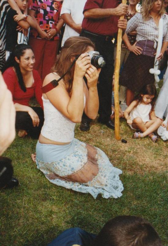 יעל האגר מצלמת